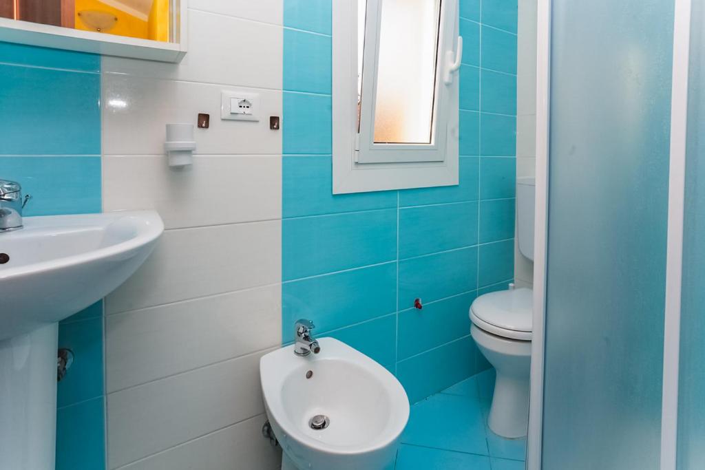 Ένα μπάνιο στο Polluce