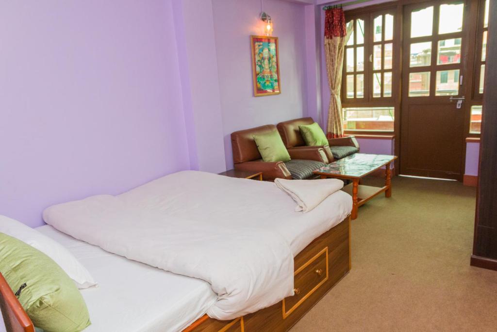 Postel nebo postele na pokoji v ubytování Swastik Guest House