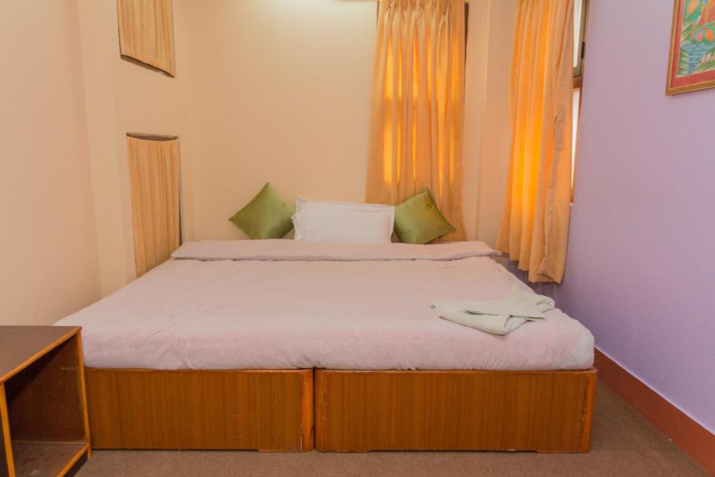 Postel nebo postele na pokoji v ubytování Swastik Guest House