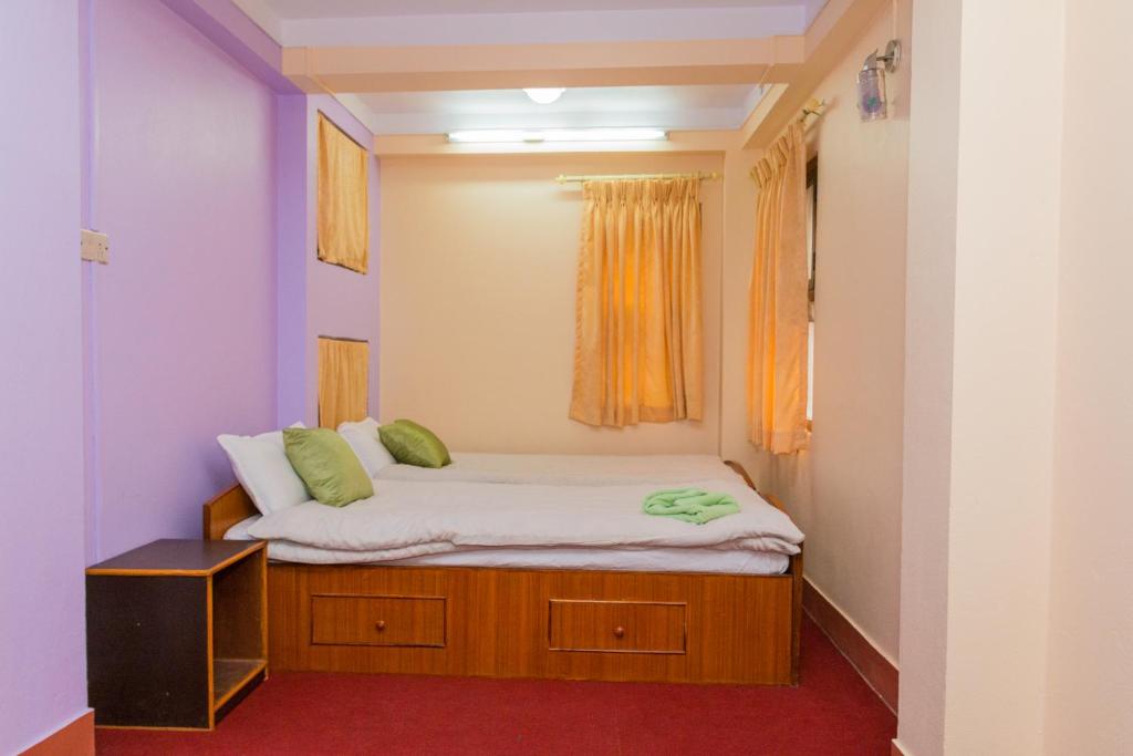 Postel nebo postele na pokoji v ubytování Swastik Guest House