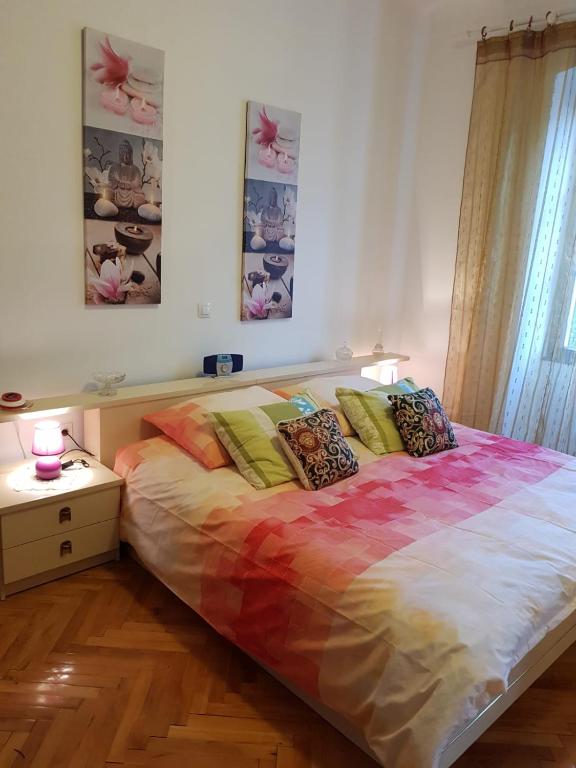 Łóżko lub łóżka w pokoju w obiekcie Noemi City Apartments