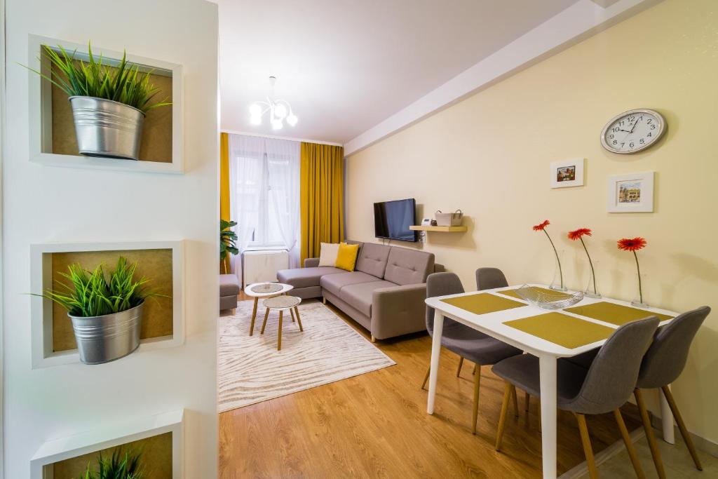 Televízia a/alebo spoločenská miestnosť v ubytovaní Apartament Wietora WAWELOFTS