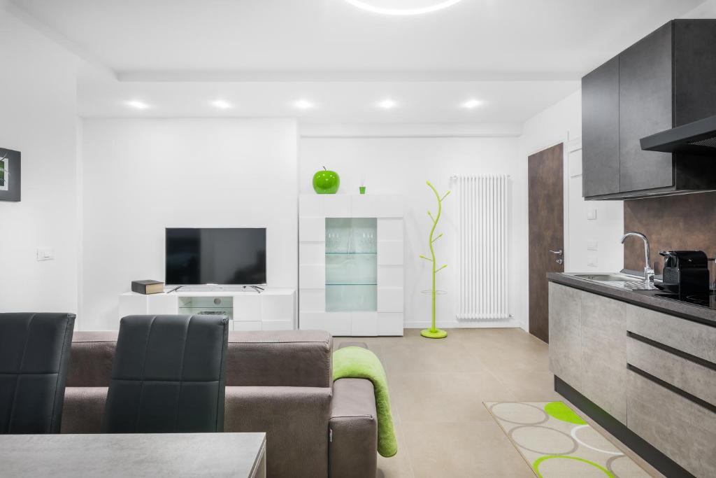 a living room with a couch and a kitchen at Fior Apartments Schiller in Merano