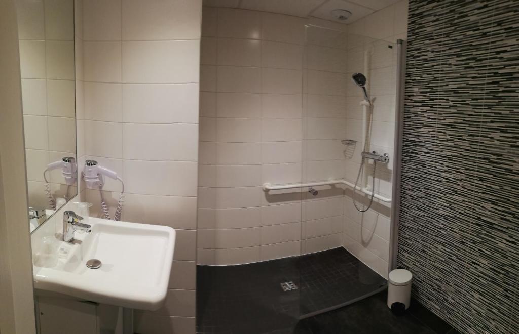 Hôtel des Halles - Resim 38