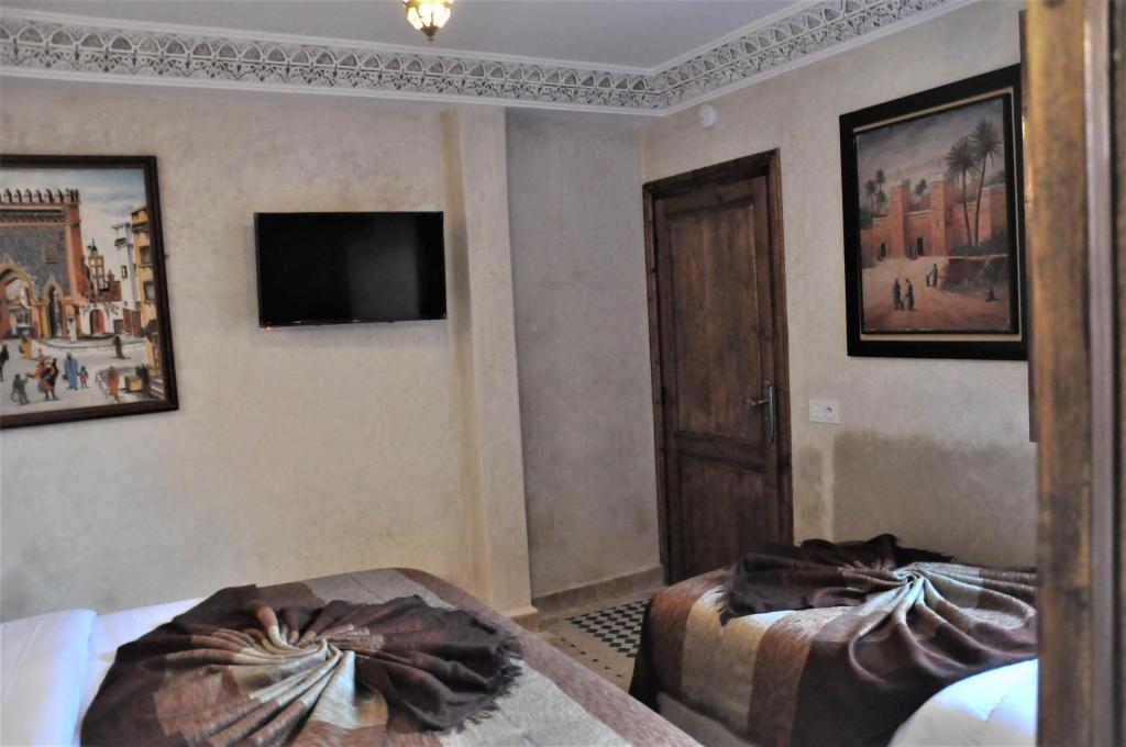 Postel nebo postele na pokoji v ubytování Riad Sania By Ghali
