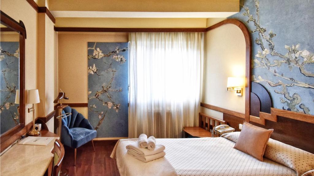 Postel nebo postele na pokoji v ubytování Hotel Maria Luisa