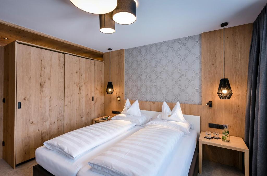 Postel nebo postele na pokoji v ubytování Cresta.Alpin.Sport.Hotel