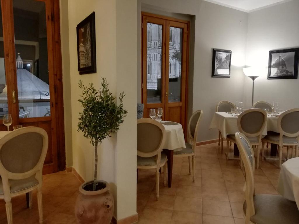 A seating area at Hotel Medici
