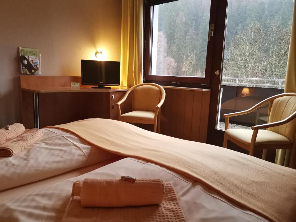 Postel nebo postele na pokoji v ubytování Hotel zur Schmiede