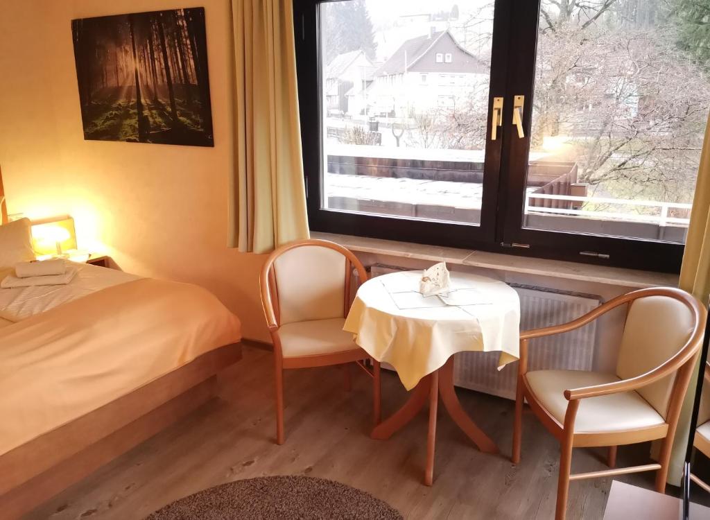 Postel nebo postele na pokoji v ubytování Hotel zur Schmiede