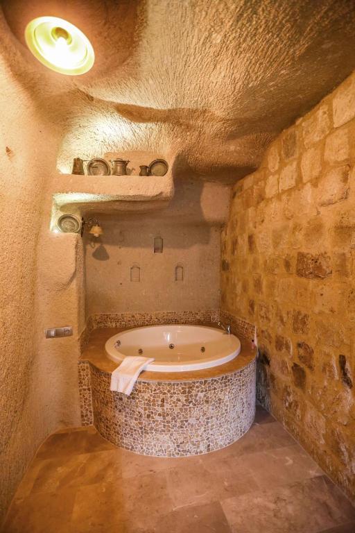 Abu Hayat Cave Suites - Deluxe Double Room With Bath