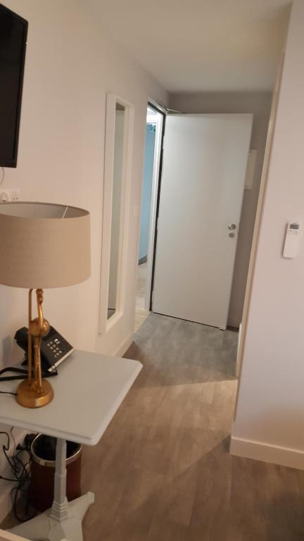 Hôtel Chez Jacqueline - Standard Queen Room