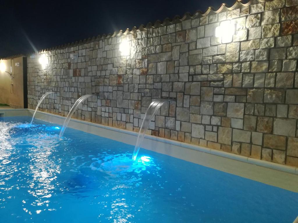 Bazén v ubytování B&b A Due Passi Dal Sole nebo v jeho okolí