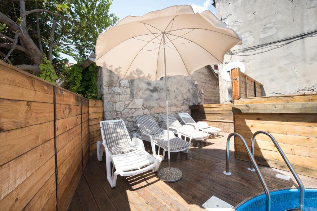 Patio nebo venkovní prostory v ubytování Elena Rooms