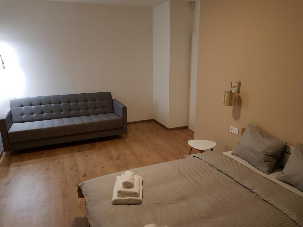 Postel nebo postele na pokoji v ubytování Apartmány Pec pod Sněžkou