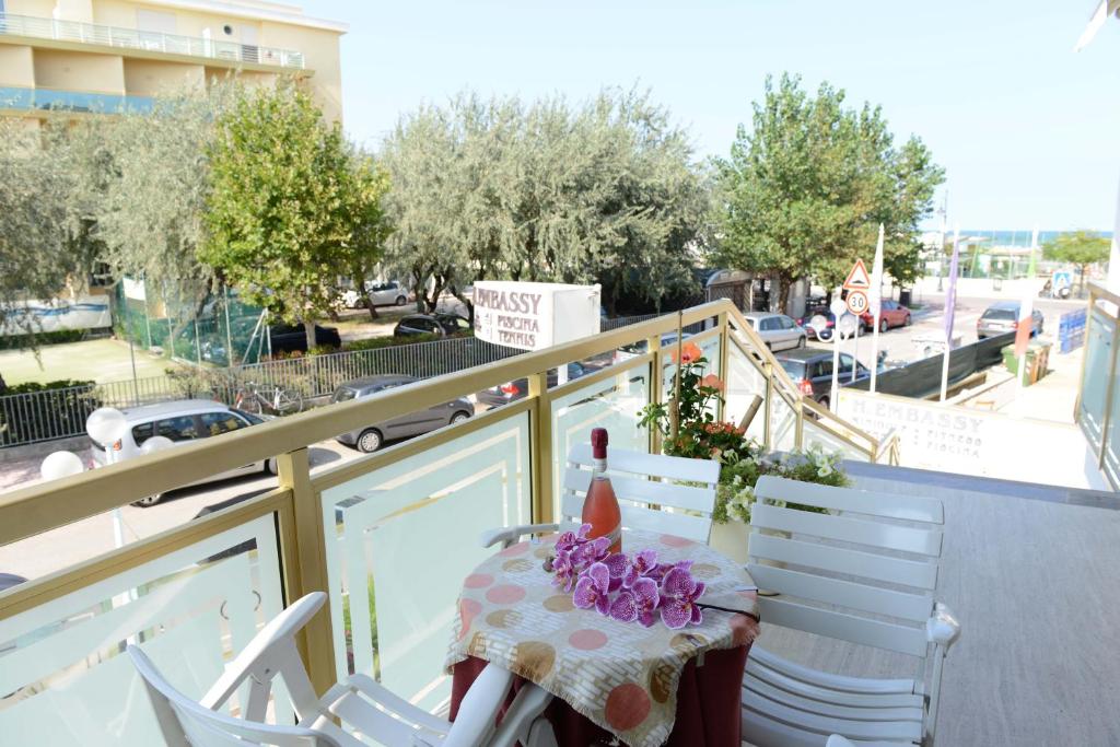 Balkón nebo terasa v ubytování Hotel Embassy