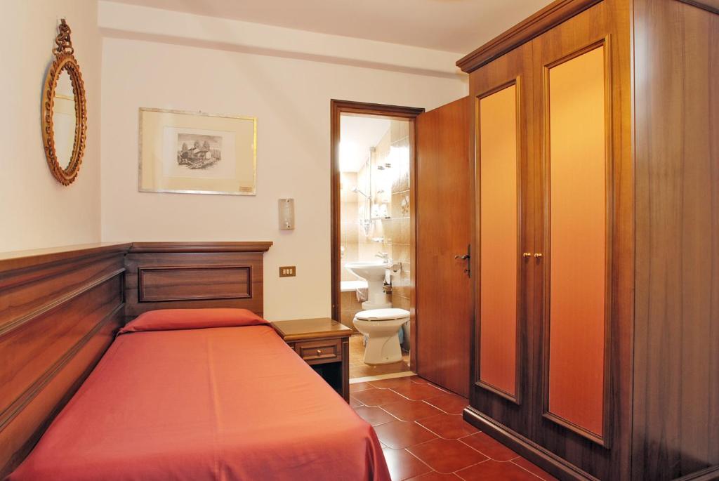 Postel nebo postele na pokoji v ubytování Hotel Fontana