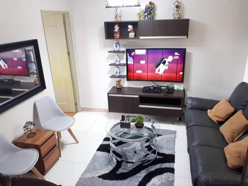 TV a/nebo společenská místnost v ubytování Spacious and cozy for families