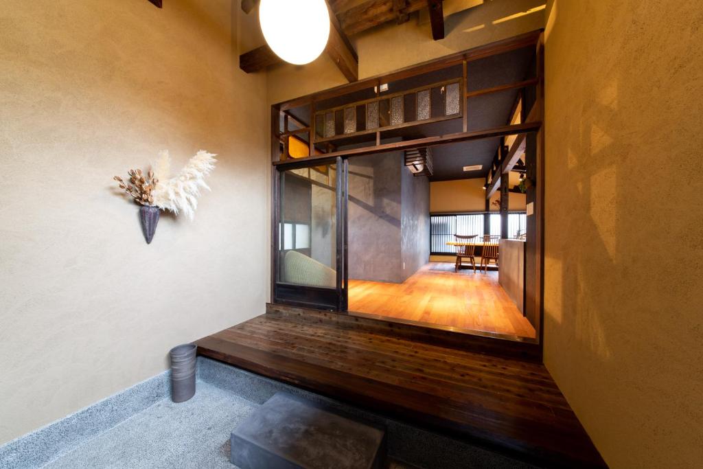 Nihon Iro - Two-Bedroom House