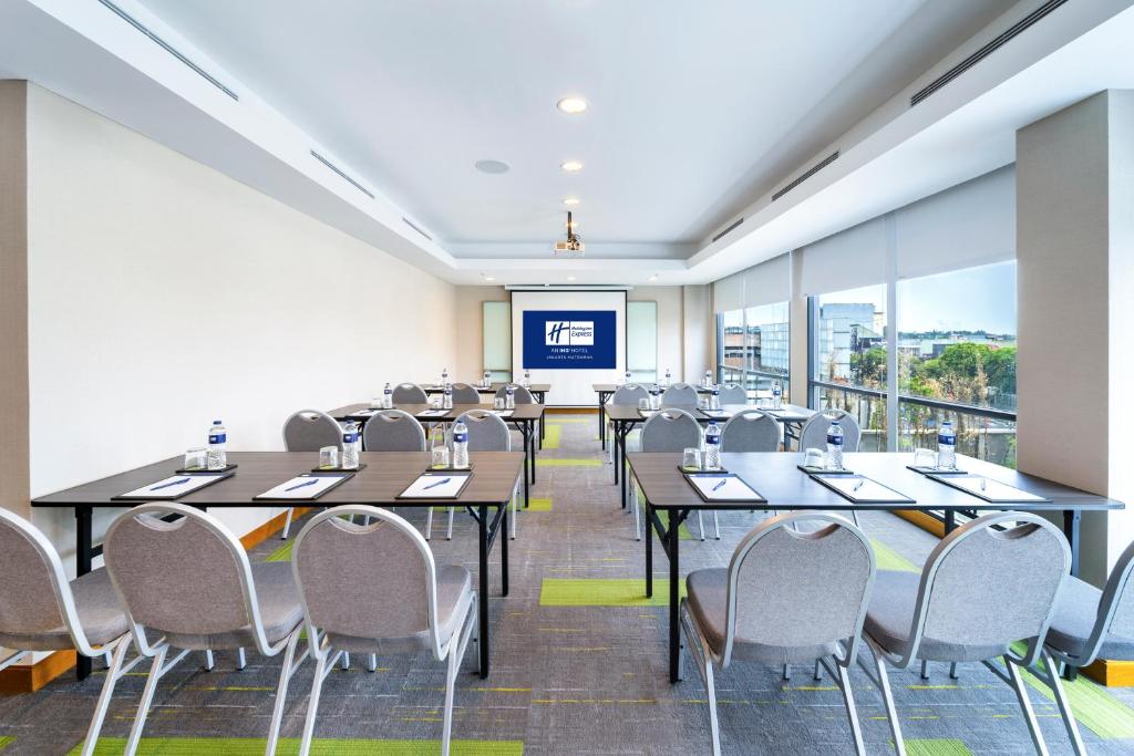 Konferenční prostory v ubytování Holiday Inn Express Jakarta Matraman by IHG