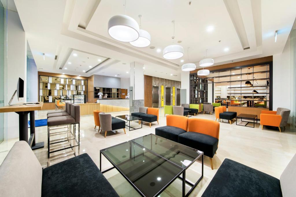 Posezení v ubytování Holiday Inn Express Jakarta Matraman by IHG