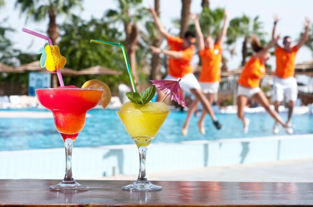 Der Swimmingpool an oder in der Nähe von U Coral Beach Club Eilat – Ultra All inclusive