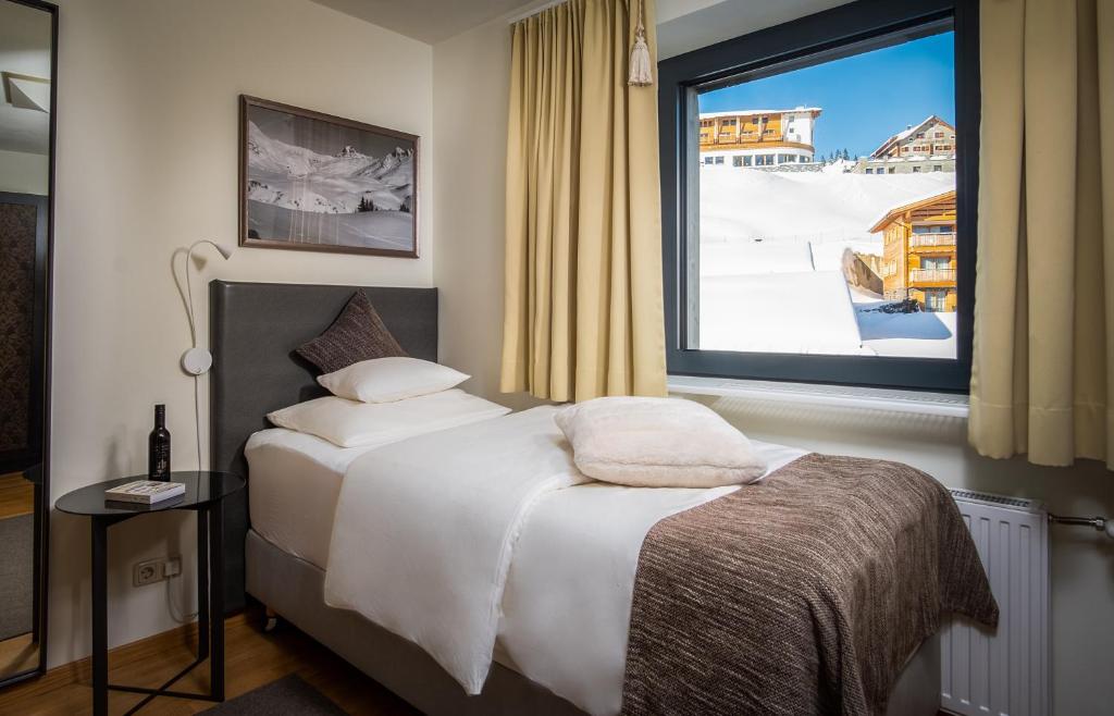 Voodi või voodid majutusasutuse Hotel Bergkristall Oberlech toas