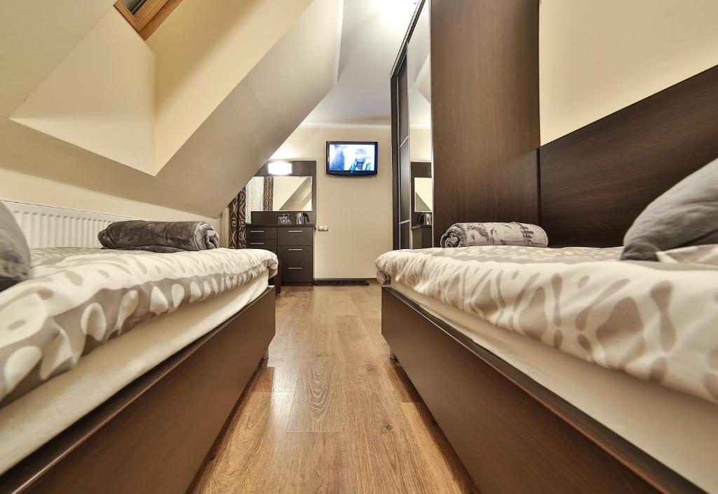 Posteľ alebo postele v izbe v ubytovaní Apartamenty Kościelisko
