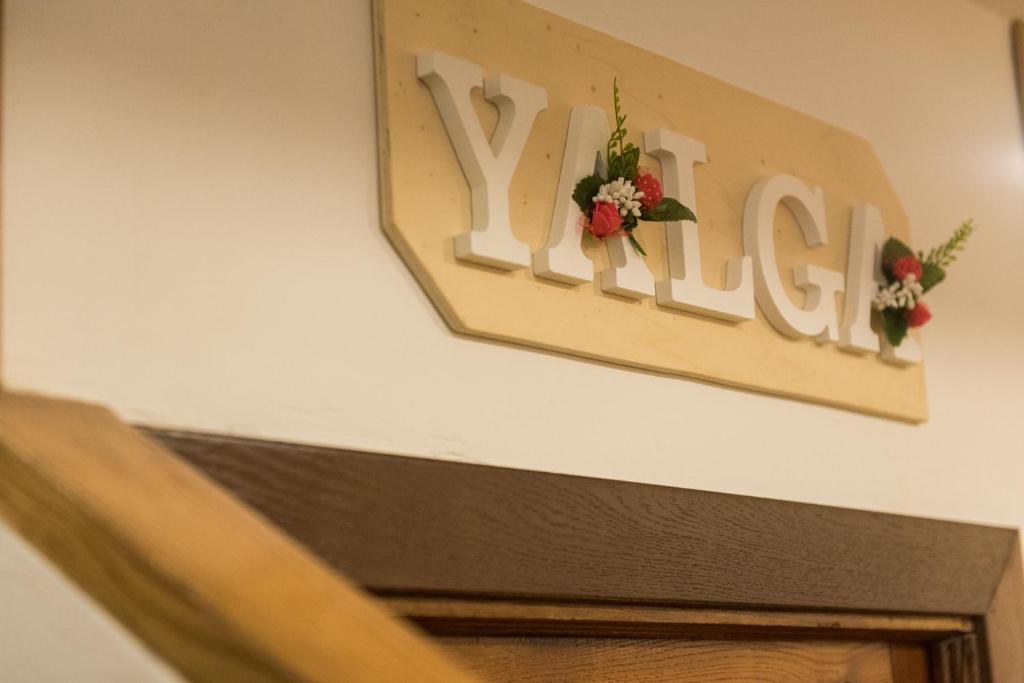 Certifikát, hodnocení, plakát nebo jiný dokument vystavený v ubytování Albergue "La Yalga"