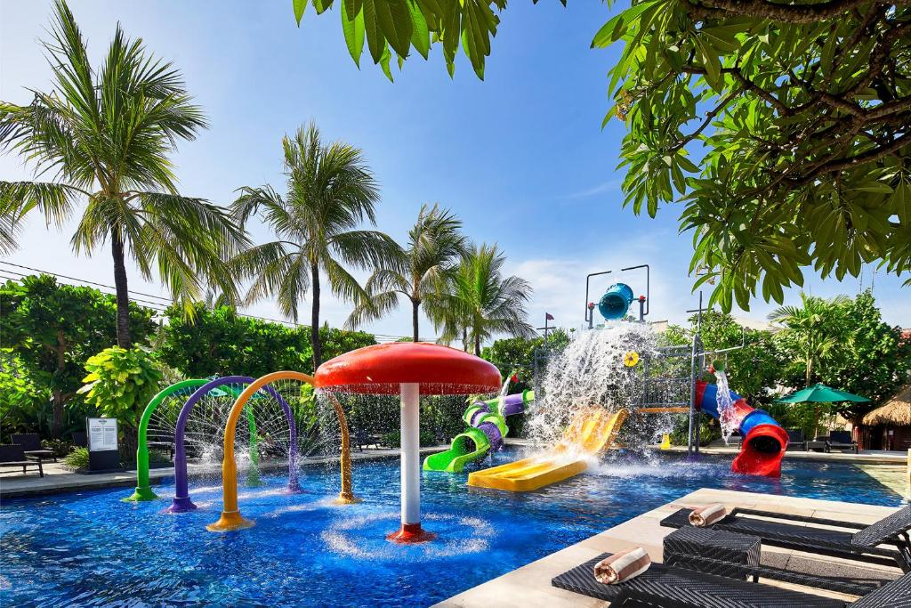 Bazén v ubytování Hard Rock Hotel Bali nebo v jeho okolí