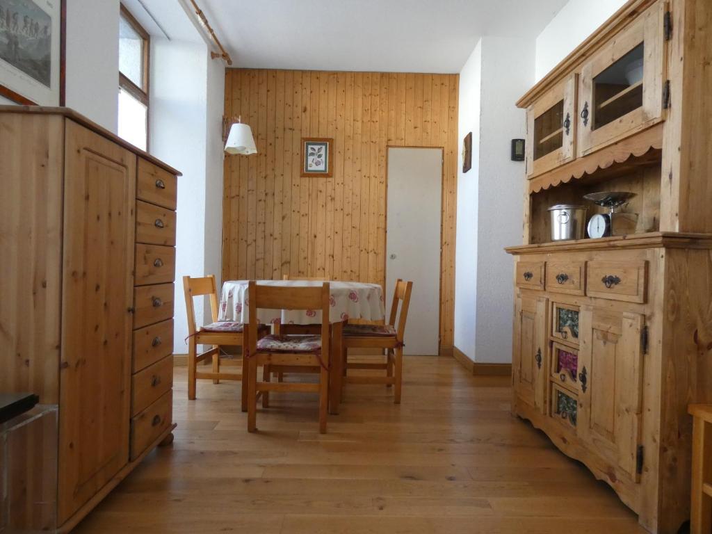 a kitchen with a table and a dining room at Residence Le Carlton Cham in Chamonix