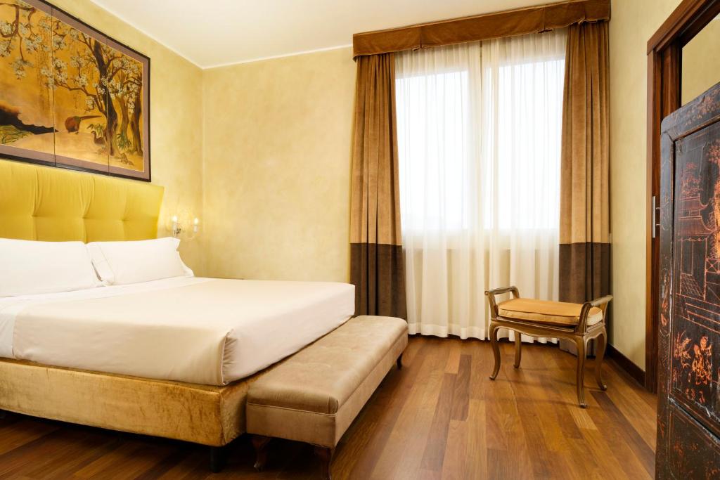 Postel nebo postele na pokoji v ubytování Enterprise Hotel Design & Boutique