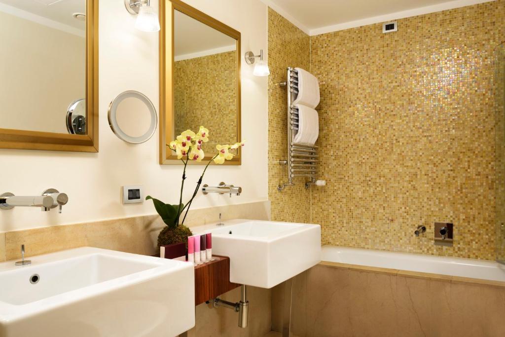 Koupelna v ubytování Enterprise Hotel Design & Boutique