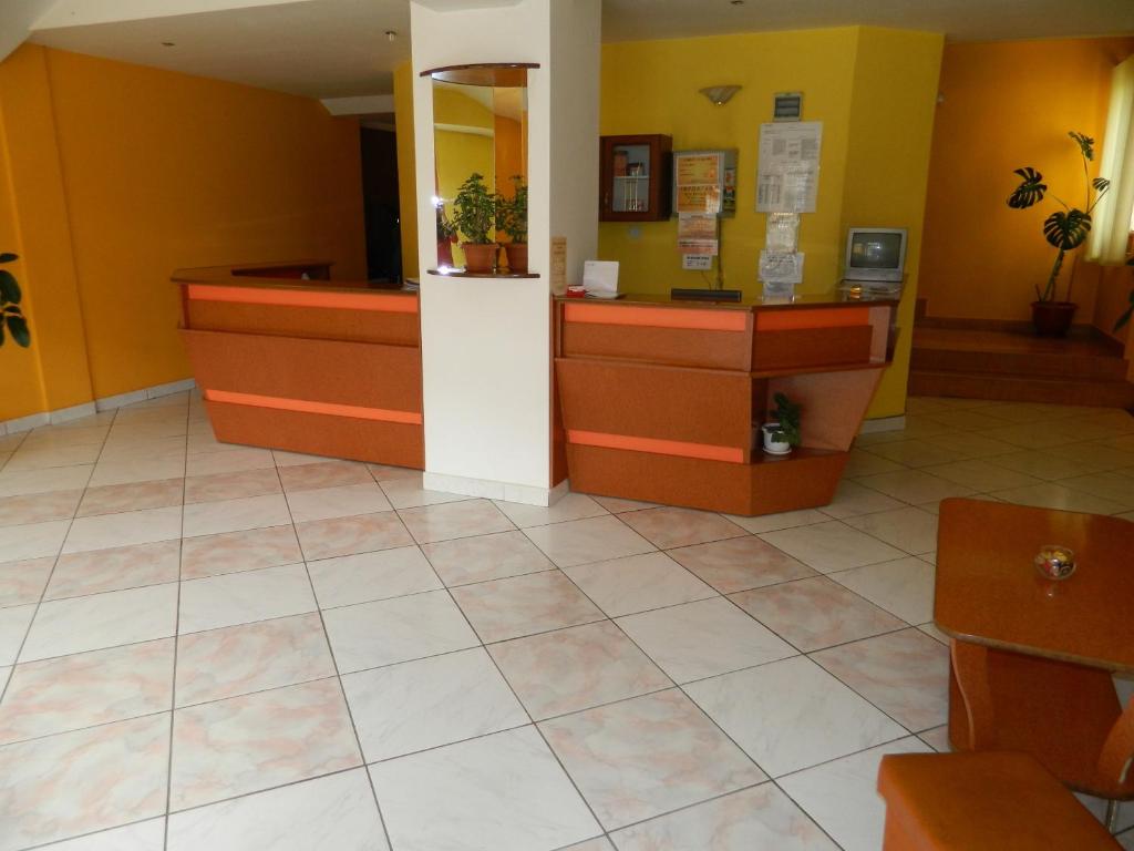 TV a/nebo společenská místnost v ubytování Hotel Mures