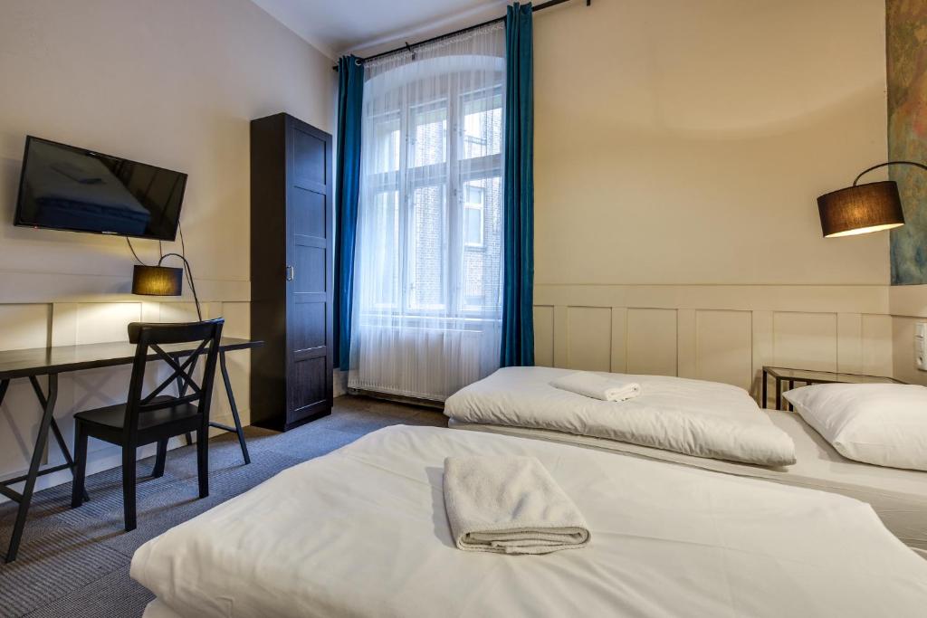 Postel nebo postele na pokoji v ubytování Mickiewicza Suites