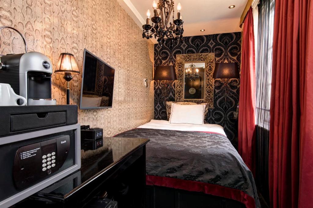 
Single Room with Shower
