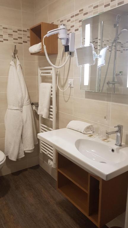 Logis Hôtel Le Tisseur des Saveurs - Habitación Doble Deluxe