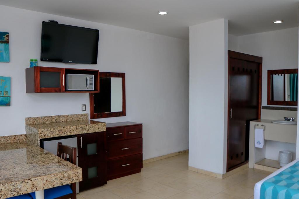 Kuchyň nebo kuchyňský kout v ubytování Playa Linda Hotel