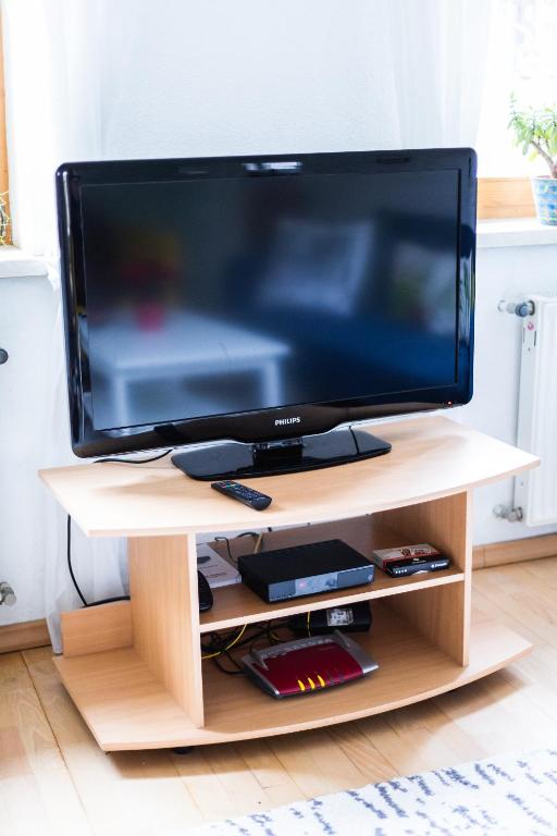 Televízia a/alebo spoločenská miestnosť v ubytovaní Apartment Ida