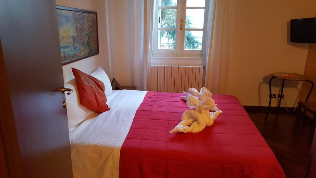 A bed or beds in a room at Casa Vacanza Bergamo Centro
