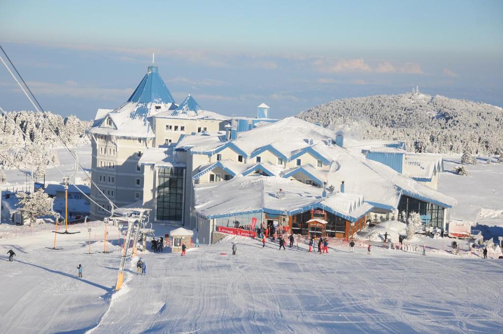 冬のBof Hotels Uludağ Ski&Luxury Resort All Inclusiveの様子