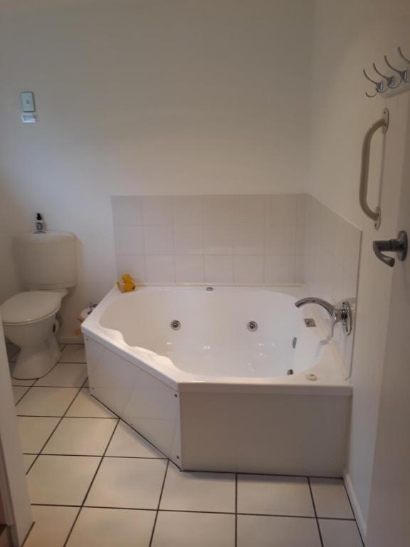 Koupelna v ubytování Mokau Motels
