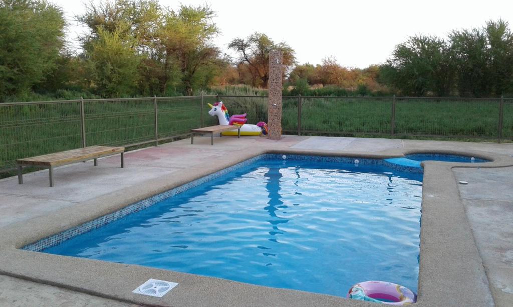 Πισίνα στο ή κοντά στο Cabañas el Chañar