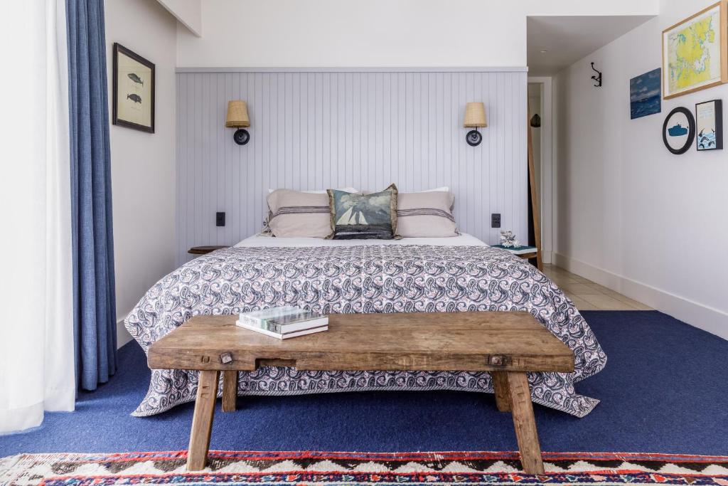 Postel nebo postele na pokoji v ubytování Watsons Bay Boutique Hotel