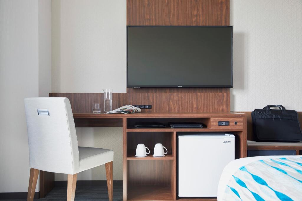 TV a/nebo společenská místnost v ubytování HOTEL MYSTAYS PREMIER Narita