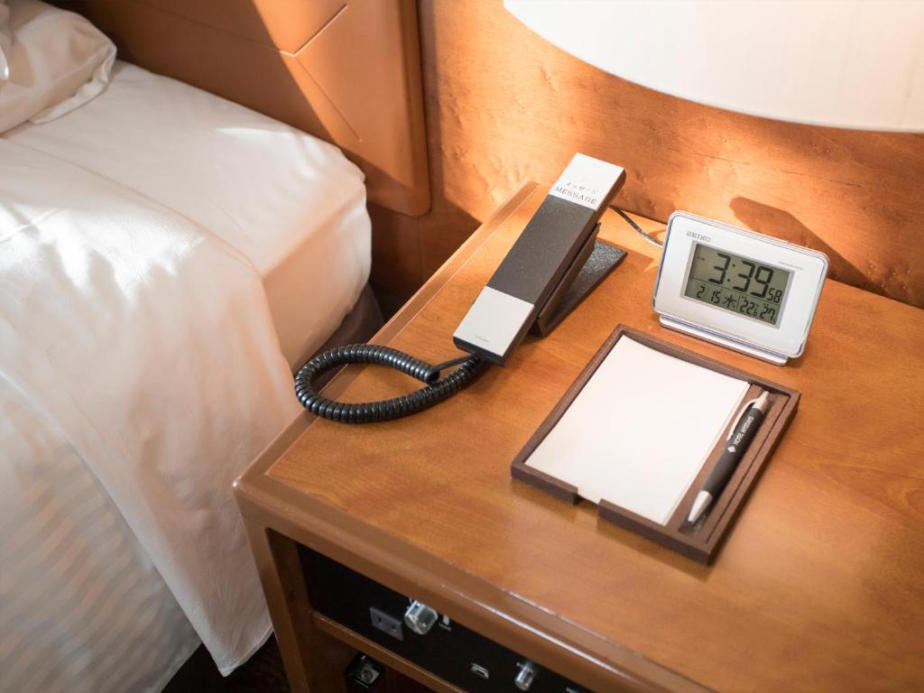 Postel nebo postele na pokoji v ubytování HOTEL MYSTAYS PREMIER Narita