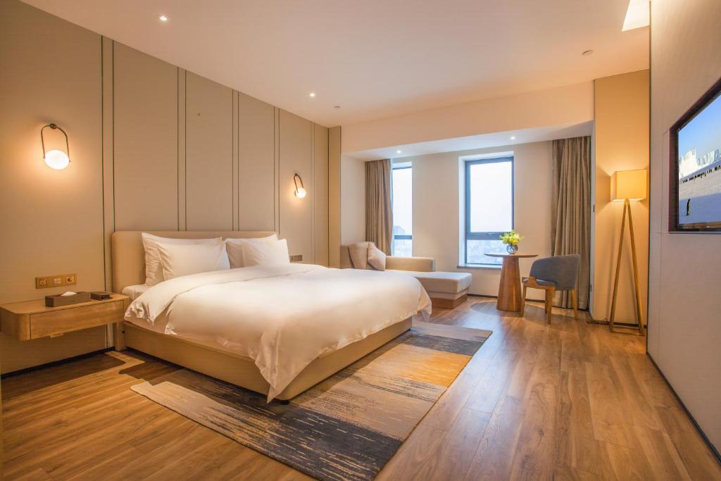 Postel nebo postele na pokoji v ubytování Nanan Ao Sheng Yi Hao Hotel