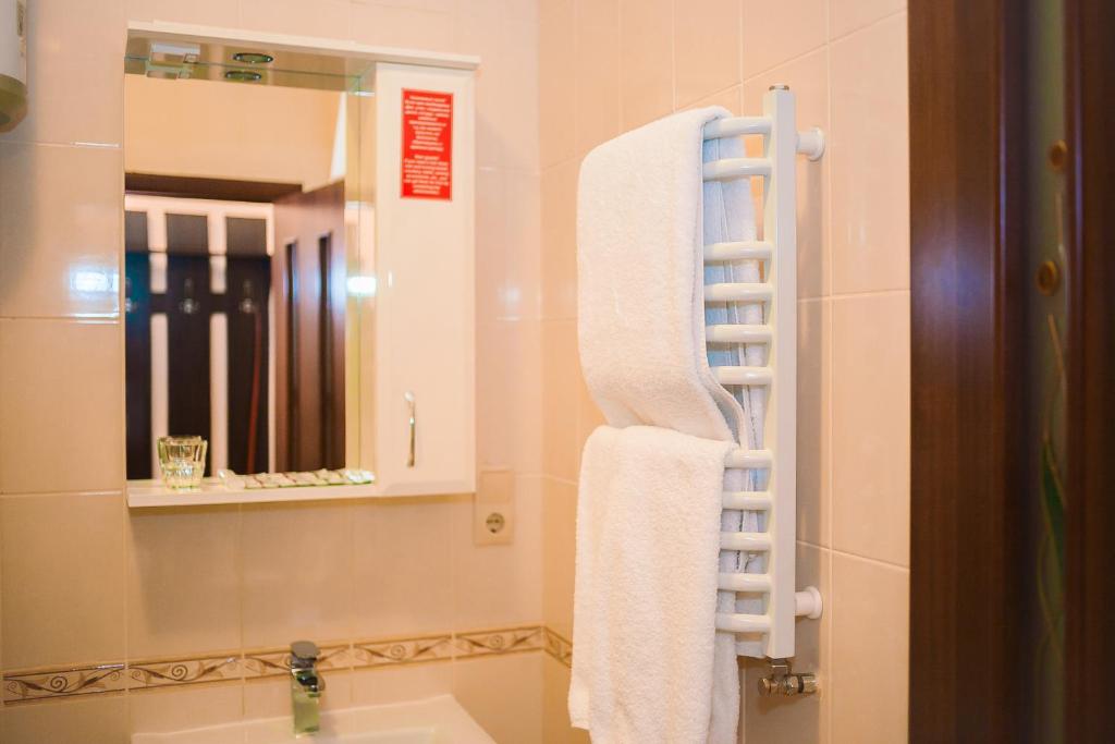Koupelna v ubytování Helen Hotel