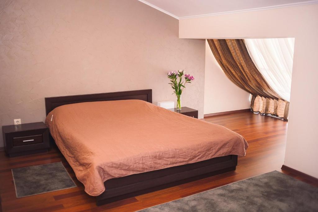 Postel nebo postele na pokoji v ubytování Helen Hotel