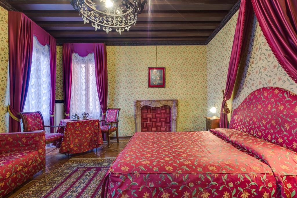 Postel nebo postele na pokoji v ubytování Hotel At Leonard